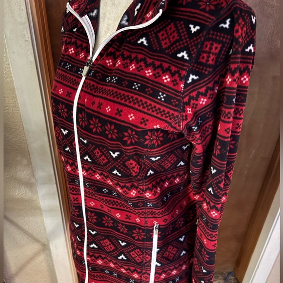 Eddie Bauer light weight sweater - Picture 2 of 13